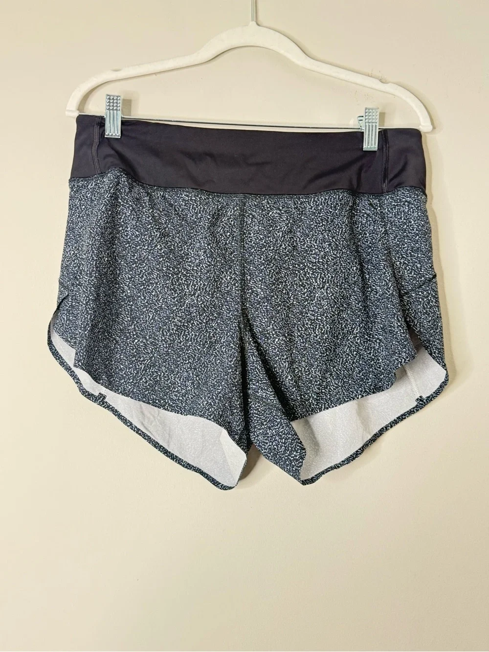 Athleta Printed Run With It Short 3" Black Static Shorts M - Picture 4 of 5